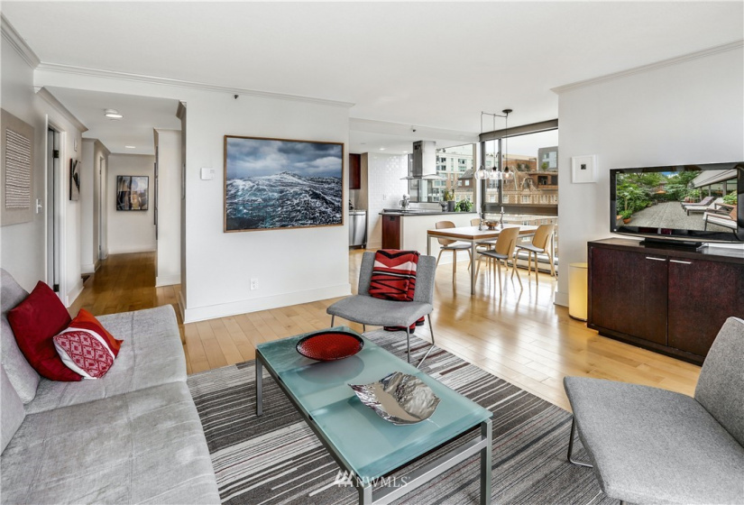 1101 Seneca, Seattle, Washington 98101, 3 Bedrooms Bedrooms, ,1 BathroomBathrooms,Residential,For Sale,Parkview Plaza,Seneca,NWM1842014