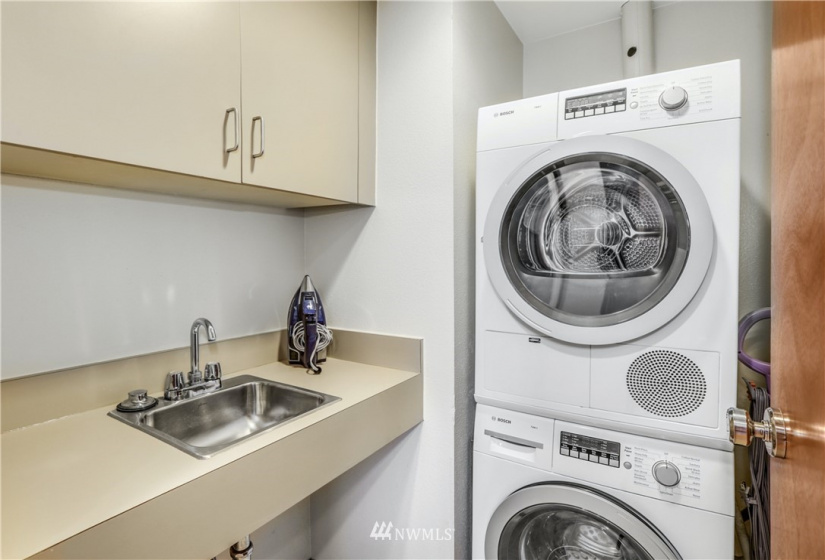 1101 Seneca, Seattle, Washington 98101, 3 Bedrooms Bedrooms, ,1 BathroomBathrooms,Residential,For Sale,Parkview Plaza,Seneca,NWM1842014