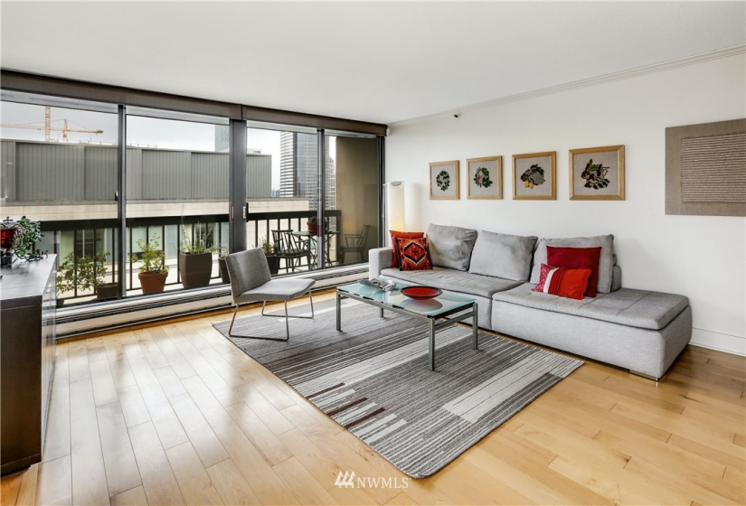 1101 Seneca, Seattle, Washington 98101, 3 Bedrooms Bedrooms, ,1 BathroomBathrooms,Residential,For Sale,Parkview Plaza,Seneca,NWM1842014