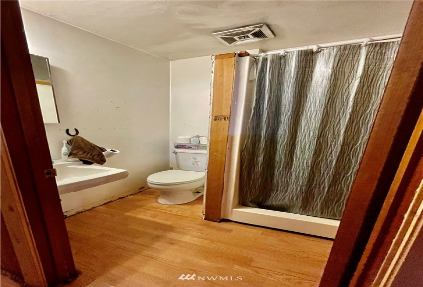 28 Race, Danville, Washington 99121, 5 Bedrooms Bedrooms, ,1 BathroomBathrooms,Residential,For Sale,Danville Townsite,Race,NWM1842036