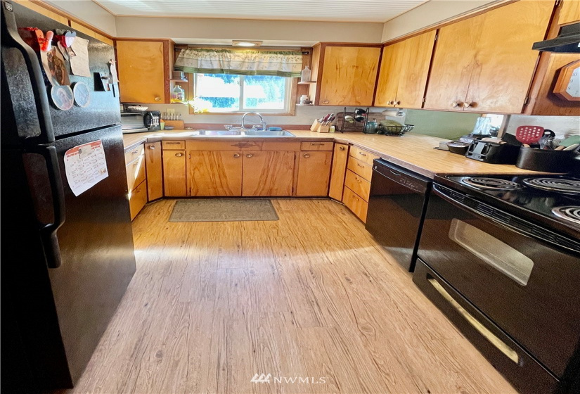 28 Race, Danville, Washington 99121, 5 Bedrooms Bedrooms, ,1 BathroomBathrooms,Residential,For Sale,Danville Townsite,Race,NWM1842036