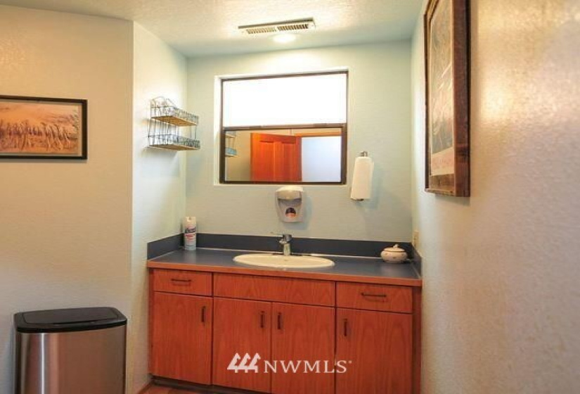 212 Chelan, Wenatchee, Washington 98801, ,Commercial Sale,For Sale,Chelan,NWM1842656