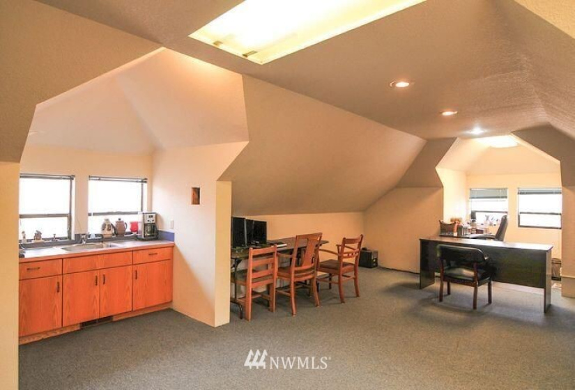 212 Chelan, Wenatchee, Washington 98801, ,Commercial Sale,For Sale,Chelan,NWM1842656