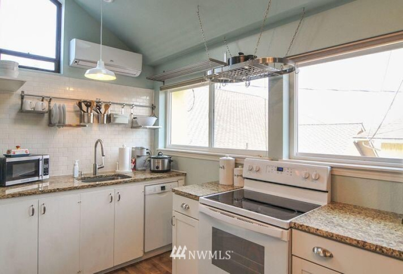 212 Chelan, Wenatchee, Washington 98801, ,Commercial Sale,For Sale,Chelan,NWM1842656