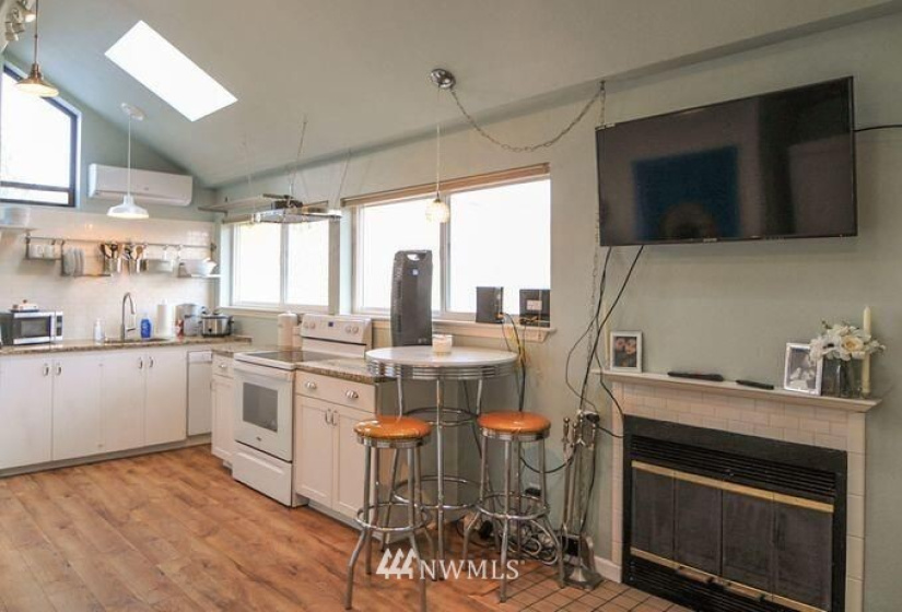 212 Chelan, Wenatchee, Washington 98801, ,Commercial Sale,For Sale,Chelan,NWM1842656