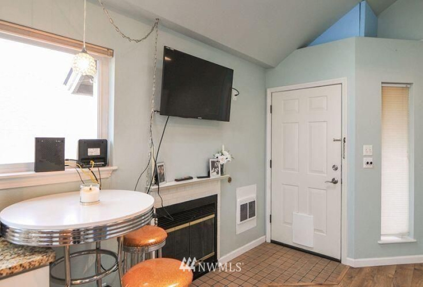212 Chelan, Wenatchee, Washington 98801, ,Commercial Sale,For Sale,Chelan,NWM1842656