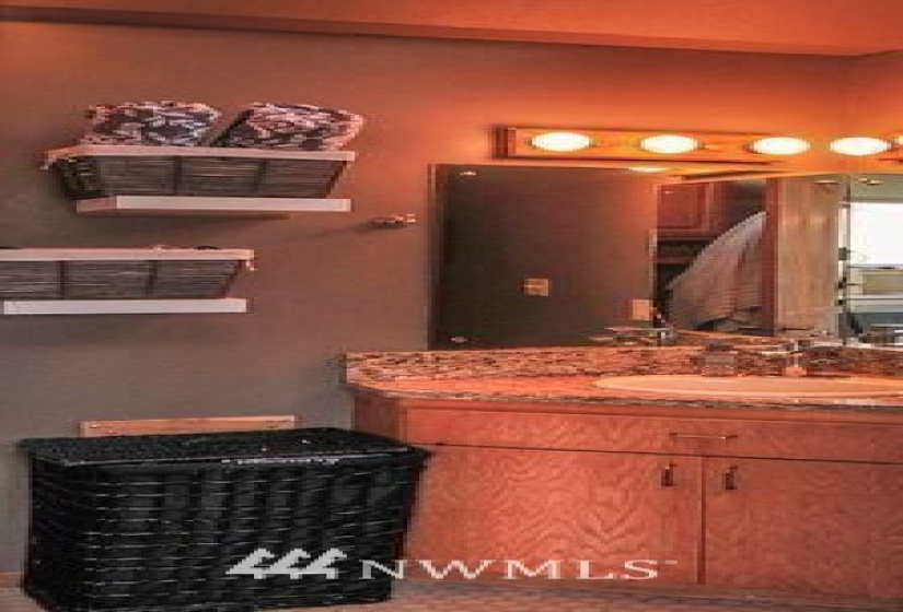212 Chelan, Wenatchee, Washington 98801, ,Commercial Sale,For Sale,Chelan,NWM1842656