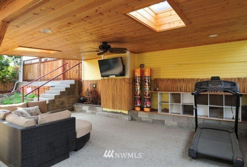 212 Chelan, Wenatchee, Washington 98801, ,Commercial Sale,For Sale,Chelan,NWM1842656