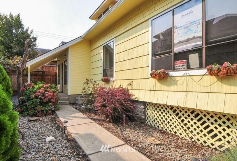 212 Chelan, Wenatchee, Washington 98801, ,Commercial Sale,For Sale,Chelan,NWM1842656