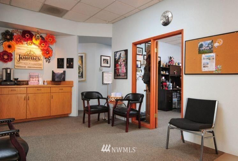 212 Chelan, Wenatchee, Washington 98801, ,Commercial Sale,For Sale,Chelan,NWM1842656