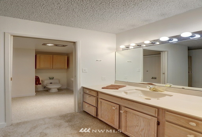 2100 3rd, Seattle, Washington 98121, 2 Bedrooms Bedrooms, ,1 BathroomBathrooms,Residential,For Sale,Royal Crest Condo,3rd,NWM1843219