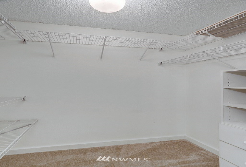 2100 3rd, Seattle, Washington 98121, 2 Bedrooms Bedrooms, ,1 BathroomBathrooms,Residential,For Sale,Royal Crest Condo,3rd,NWM1843219