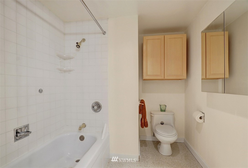 2100 3rd, Seattle, Washington 98121, 2 Bedrooms Bedrooms, ,1 BathroomBathrooms,Residential,For Sale,Royal Crest Condo,3rd,NWM1843219