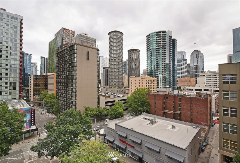 2100 3rd, Seattle, Washington 98121, 2 Bedrooms Bedrooms, ,1 BathroomBathrooms,Residential,For Sale,Royal Crest Condo,3rd,NWM1843219