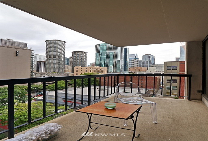2100 3rd, Seattle, Washington 98121, 2 Bedrooms Bedrooms, ,1 BathroomBathrooms,Residential,For Sale,Royal Crest Condo,3rd,NWM1843219