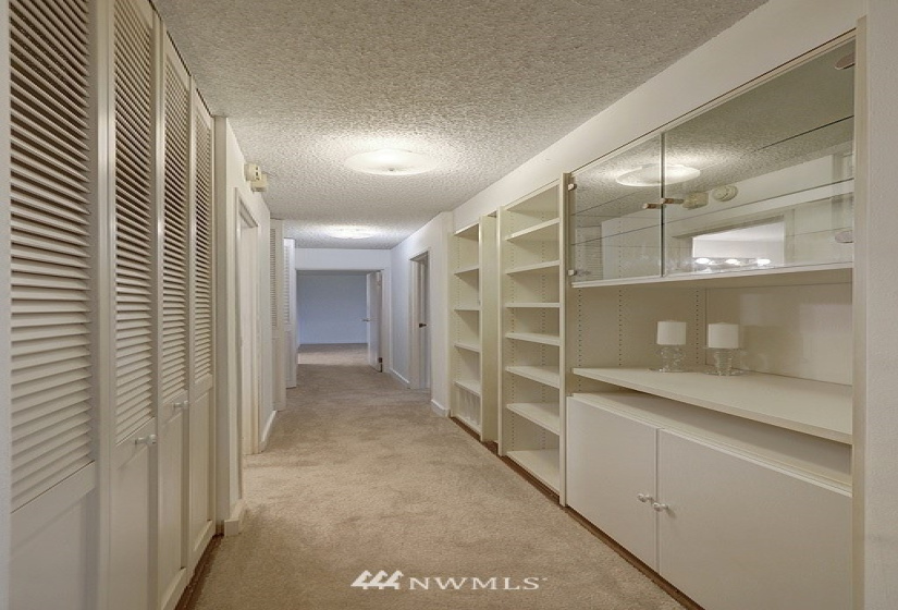 2100 3rd, Seattle, Washington 98121, 2 Bedrooms Bedrooms, ,1 BathroomBathrooms,Residential,For Sale,Royal Crest Condo,3rd,NWM1843219