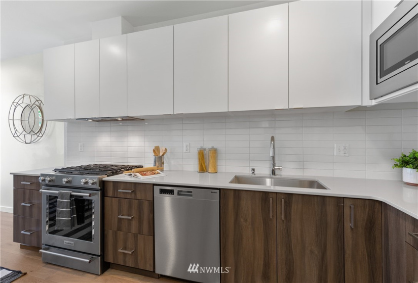 4356 6th, Seattle, Washington 98107, 2 Bedrooms Bedrooms, ,2 BathroomsBathrooms,Residential,For Sale,6th,NWM1843545