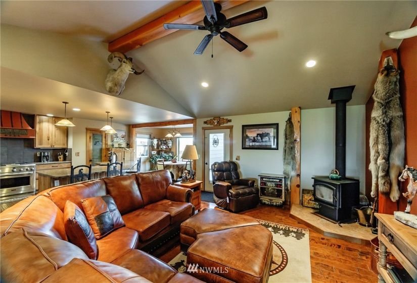 2690 Rader, Ellensburg, Washington 98926, 3 Bedrooms Bedrooms, ,1 BathroomBathrooms,Farm,For Sale,Rader,NWM1843704