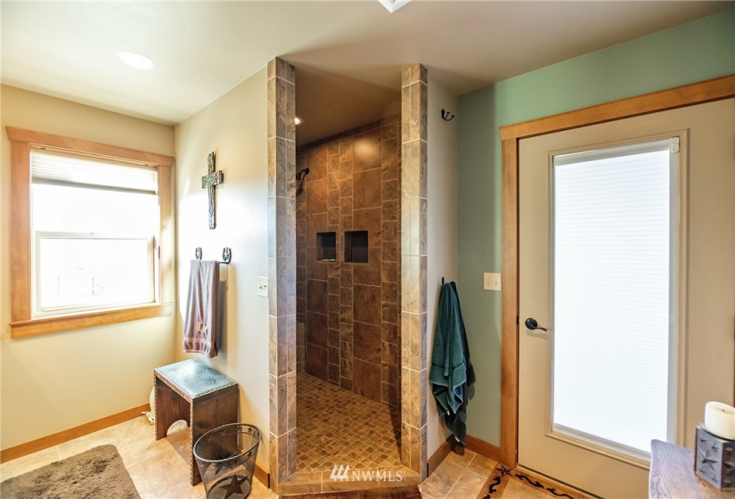 2690 Rader, Ellensburg, Washington 98926, 3 Bedrooms Bedrooms, ,1 BathroomBathrooms,Farm,For Sale,Rader,NWM1843704