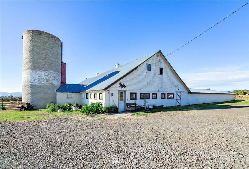 2690 Rader, Ellensburg, Washington 98926, 3 Bedrooms Bedrooms, ,1 BathroomBathrooms,Farm,For Sale,Rader,NWM1843704