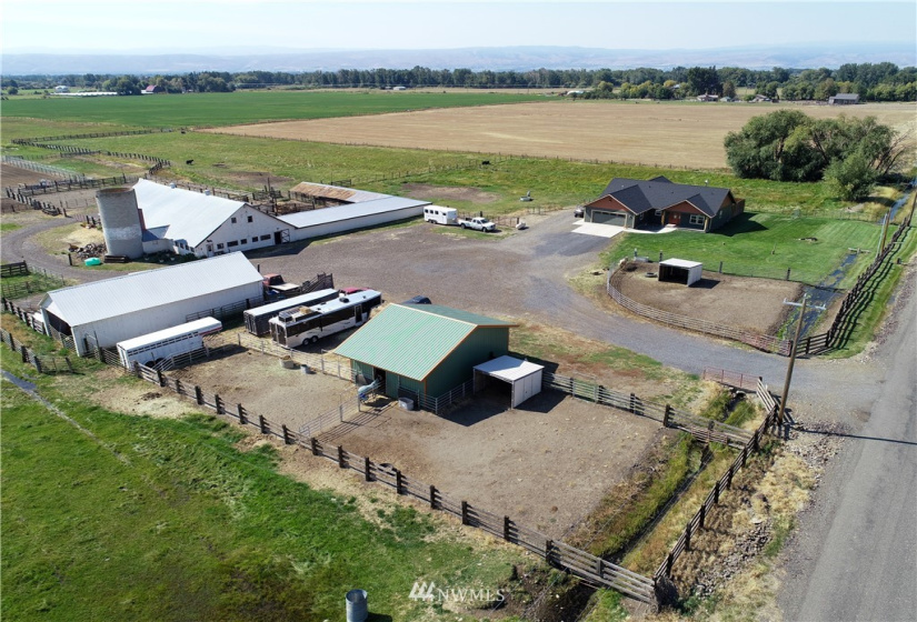 2690 Rader, Ellensburg, Washington 98926, 3 Bedrooms Bedrooms, ,1 BathroomBathrooms,Farm,For Sale,Rader,NWM1843704