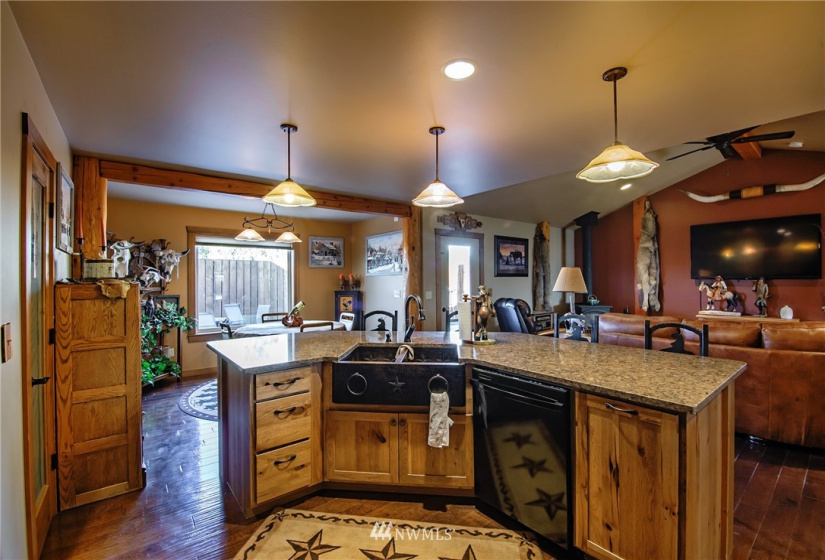 2690 Rader, Ellensburg, Washington 98926, 3 Bedrooms Bedrooms, ,1 BathroomBathrooms,Farm,For Sale,Rader,NWM1843704
