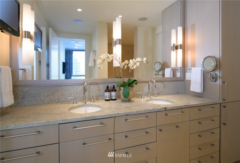 1521 2nd, Seattle, Washington 98101, 2 Bedrooms Bedrooms, ,1 BathroomBathrooms,Residential,For Sale,Fifteen Twenty-One Second Avenue,2nd,NWM1843810