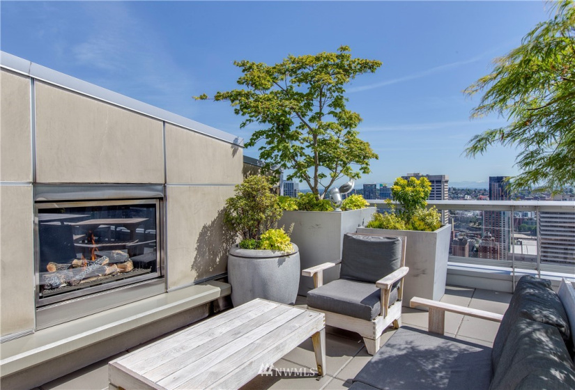 1521 2nd, Seattle, Washington 98101, 2 Bedrooms Bedrooms, ,1 BathroomBathrooms,Residential,For Sale,Fifteen Twenty-One Second Avenue,2nd,NWM1843810