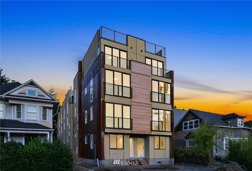 1408 21st, Seattle, Washington 98122, 2 Bedrooms Bedrooms, ,2 BathroomsBathrooms,Residential,For Sale,21st,NWM1840310