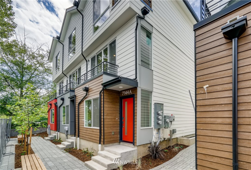 7142 C Beacon, Seattle, Washington 98108, 3 Bedrooms Bedrooms, ,1 BathroomBathrooms,Residential,For Sale,Helio,Beacon,NWM1845199