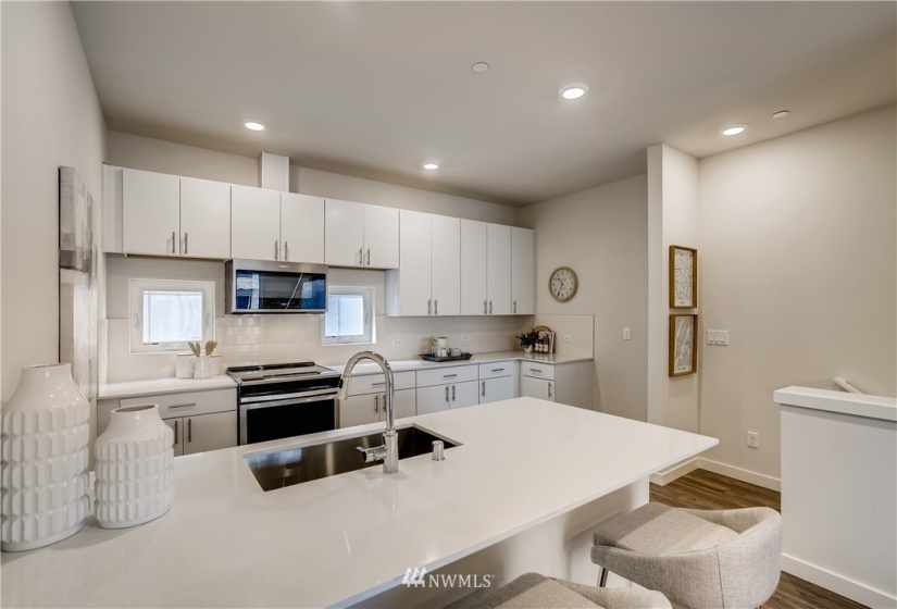 7142 C Beacon, Seattle, Washington 98108, 3 Bedrooms Bedrooms, ,1 BathroomBathrooms,Residential,For Sale,Helio,Beacon,NWM1845199