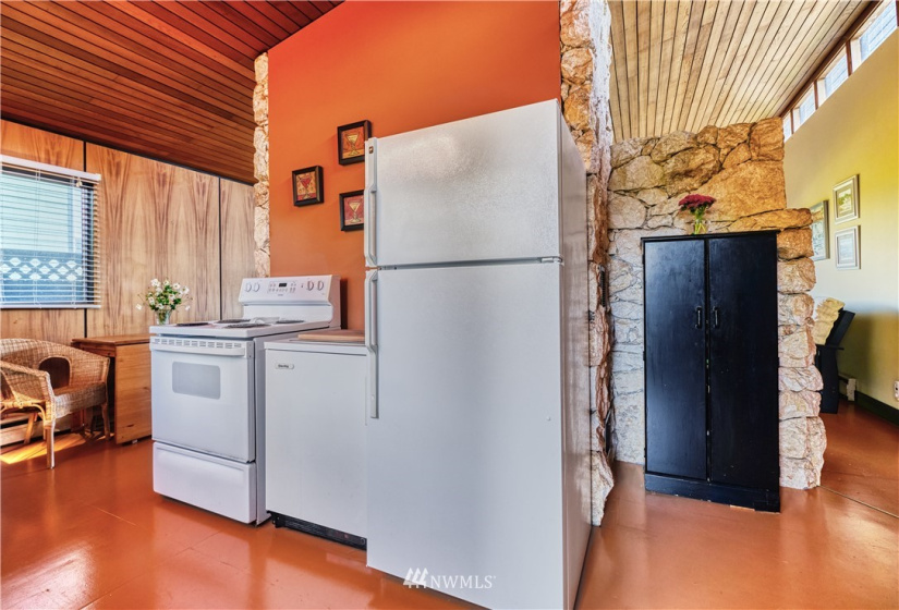 103 Bay View, Point Roberts, Washington 98281, 2 Bedrooms Bedrooms, ,Residential,For Sale,Maple Beach,Bay View,NWM1845446