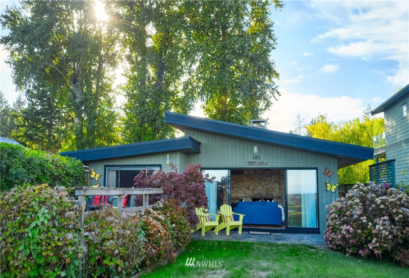 103 Bay View, Point Roberts, Washington 98281, 2 Bedrooms Bedrooms, ,Residential,For Sale,Maple Beach,Bay View,NWM1845446