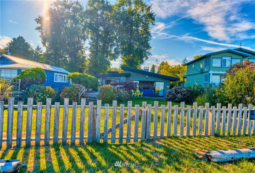 103 Bay View, Point Roberts, Washington 98281, 2 Bedrooms Bedrooms, ,Residential,For Sale,Maple Beach,Bay View,NWM1845446