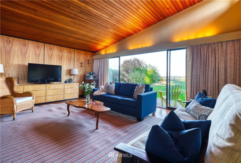 103 Bay View, Point Roberts, Washington 98281, 2 Bedrooms Bedrooms, ,Residential,For Sale,Maple Beach,Bay View,NWM1845446