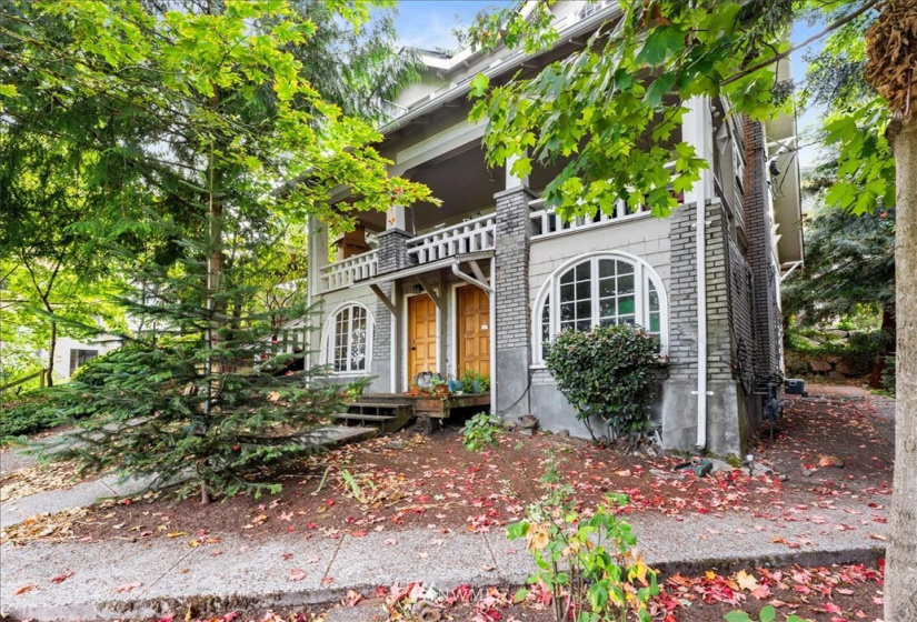 5219 22nd, Seattle, Washington 98105, ,Residential Income,For Sale,22nd,NWM1844988