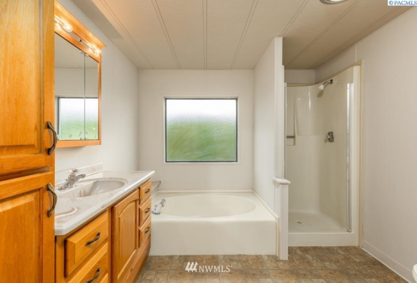 312 Columbia Center Blvd, Kennewick, Washington 99336, 3 Bedrooms Bedrooms, ,1 BathroomBathrooms,Residential,For Sale,Columbia Center Blvd,NWM1845665