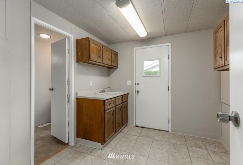 312 Columbia Center Blvd, Kennewick, Washington 99336, 3 Bedrooms Bedrooms, ,1 BathroomBathrooms,Residential,For Sale,Columbia Center Blvd,NWM1845665