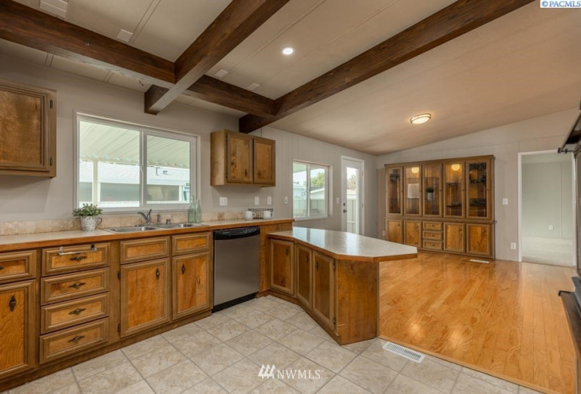 312 Columbia Center Blvd, Kennewick, Washington 99336, 3 Bedrooms Bedrooms, ,1 BathroomBathrooms,Residential,For Sale,Columbia Center Blvd,NWM1845665