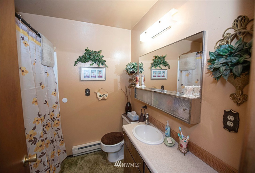 517 Holly, Walla Walla, Washington 99362, 4 Bedrooms Bedrooms, ,2 BathroomsBathrooms,Residential,For Sale,Holly,NWM1846372