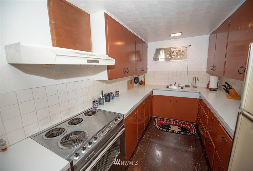 517 Holly, Walla Walla, Washington 99362, 4 Bedrooms Bedrooms, ,2 BathroomsBathrooms,Residential,For Sale,Holly,NWM1846372