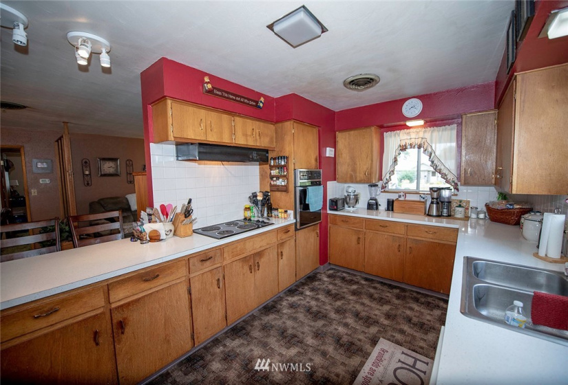 517 Holly, Walla Walla, Washington 99362, 4 Bedrooms Bedrooms, ,2 BathroomsBathrooms,Residential,For Sale,Holly,NWM1846372