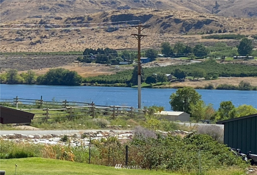 25505 US Highway 97, Pateros, Washington 98846, 5 Bedrooms Bedrooms, ,1 BathroomBathrooms,Residential,For Sale,US Highway 97,NWM1847052