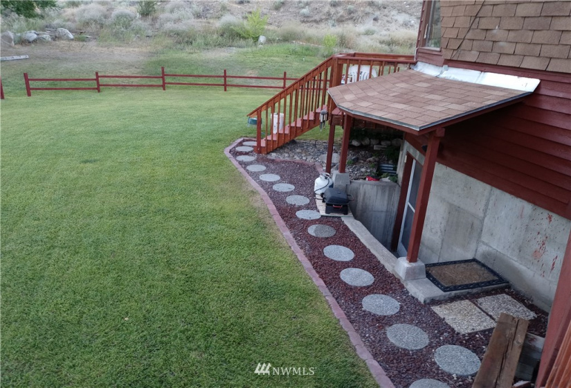 25505 US Highway 97, Pateros, Washington 98846, 5 Bedrooms Bedrooms, ,1 BathroomBathrooms,Residential,For Sale,US Highway 97,NWM1847052