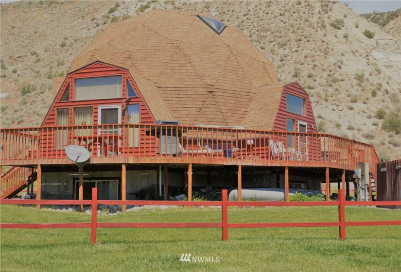 25505 US Highway 97, Pateros, Washington 98846, 5 Bedrooms Bedrooms, ,1 BathroomBathrooms,Residential,For Sale,US Highway 97,NWM1847052
