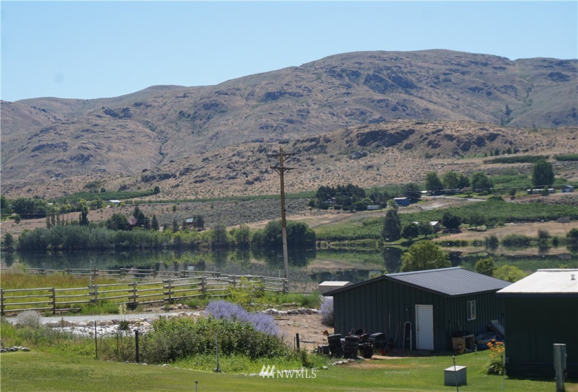 25505 US Highway 97, Pateros, Washington 98846, 5 Bedrooms Bedrooms, ,1 BathroomBathrooms,Residential,For Sale,US Highway 97,NWM1847052