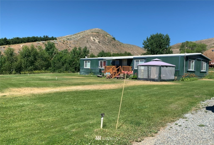 25505 US Highway 97, Pateros, Washington 98846, 5 Bedrooms Bedrooms, ,1 BathroomBathrooms,Residential,For Sale,US Highway 97,NWM1847052
