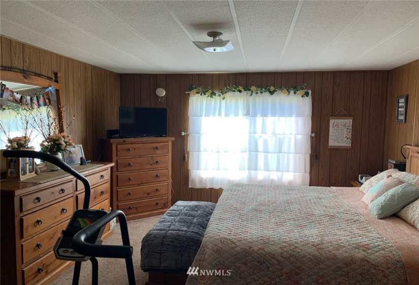 25505 US Highway 97, Pateros, Washington 98846, 5 Bedrooms Bedrooms, ,1 BathroomBathrooms,Residential,For Sale,US Highway 97,NWM1847052