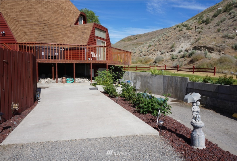 25505 US Highway 97, Pateros, Washington 98846, 5 Bedrooms Bedrooms, ,1 BathroomBathrooms,Residential,For Sale,US Highway 97,NWM1847052