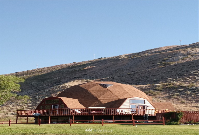 25505 US Highway 97, Pateros, Washington 98846, 5 Bedrooms Bedrooms, ,1 BathroomBathrooms,Residential,For Sale,US Highway 97,NWM1847052